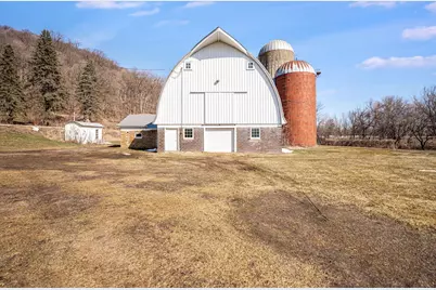 48050 Old River Bluff Road, Saint Peter, MN 56082 - Photo 4