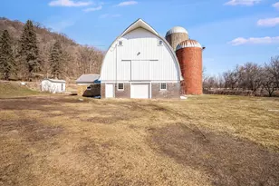 48050 Old River Bluff Rd, Saint Peter, MN 56082 - Photo 4