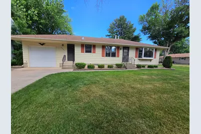 2202 Windsor Road, Albert Lea, MN 56007 - Photo 2
