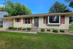 2202 Windsor Rd, Albert Lea, MN 56007 - Photo 1