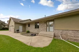 1555 Greenleaf Rd, Owatonna, MN 55060 - Photo 4