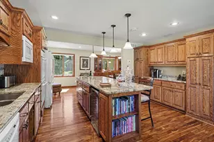 7016 Beacon Cir, Eden Prairie, MN 55346 - Photo 4