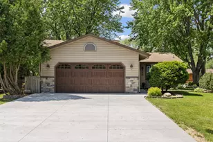 9791 Ives Ln N, Maple Grove, MN 55369 - Photo 2