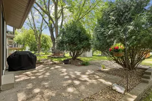 9791 Ives Ln N, Maple Grove, MN 55369 - Photo 4