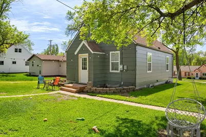 32 2nd Avenue NW, Mayville, ND 58257 - Photo 2