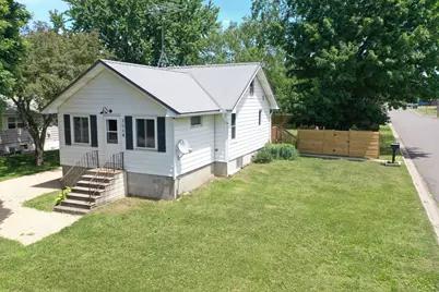 305 N Wabasha, Plainview, MN 55964 - Photo 1