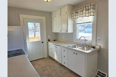 305 N Wabasha, Plainview, MN 55964 - Photo 2