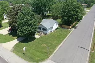 305 N Wabasha, Plainview, MN 55964 - Photo 2