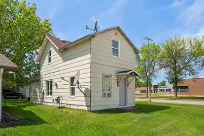 231 5th Avenue NE, Mayville, ND 58257 - Photo 2