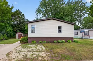 580 36th St SW, Rochester, MN 55902 - Photo 2