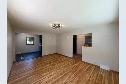 917 N McKenzie Street, Luverne, MN 56156 - Photo 6
