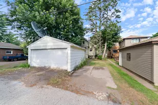 915 Grandview Ave, Duluth, MN 55812 - Photo 2