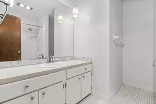 6052 Golden Valley Rd, Golden Valley, MN 55422 - Photo 22