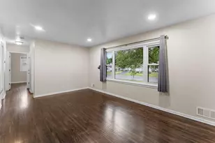 2063 Coral Ln, Eagan, MN 55122 - Photo 8