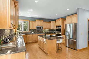 8197 Drexel Ct, Eden Prairie, MN 55347 - Photo 6