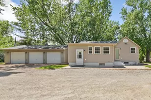 645 Rice Lk St, Owatonna, MN 55060 - Photo 2