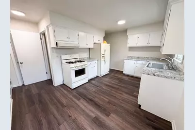 1587 Hudson Road, Saint Paul, MN 55106 - Photo 6