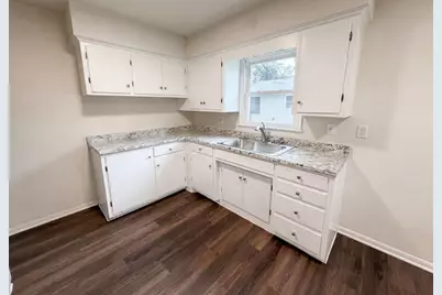 1587 Hudson Road, Saint Paul, MN 55106 - Photo 2