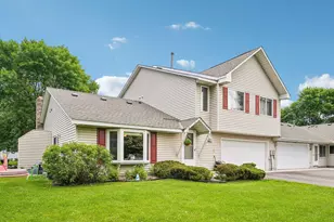 3654 Gershwin Ln N, Oakdale, MN 55128 - Photo 2