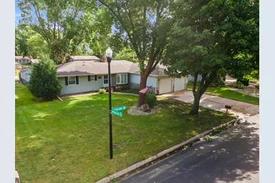 1109 Jefferson Avenue, Marshall, MN 56258 - Photo 2