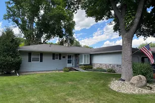 1109 Jefferson Ave, Marshall, MN 56258 - Photo 1