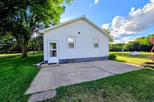 1760 110th Ave, Pipestone, MN 56164 - Photo 4