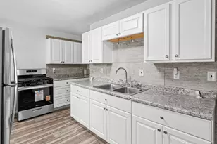 1423 Thomas Ave W, Saint Paul, MN 55104 - Photo 8