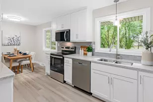 2593 Germain St N, Maplewood, MN 55109 - Photo 8