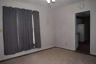 606 S Main St, Blue Earth, MN 56013 - Photo 4