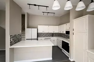 9712 Cimarron Cir, Minnetonka, MN 55305 - Photo 4