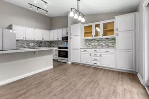 9712 Cimarron Cir, Minnetonka, MN 55305 - Photo 2