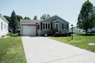 430 Birch St E, Trimont, MN 56176 - Photo 2