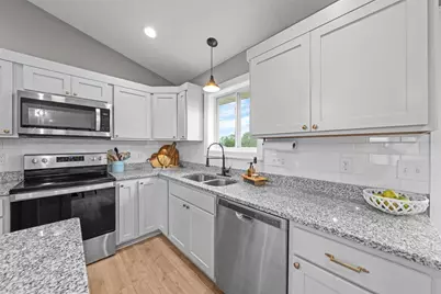 814 Brady Lane, New Richmond, WI 54017 - Photo 6