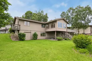 7474 Saratoga Dr, Chanhassen, MN 55317 - Photo 24