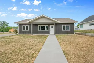 705 7th Ave NW, Grand Rapids, MN 55744 - Photo 1