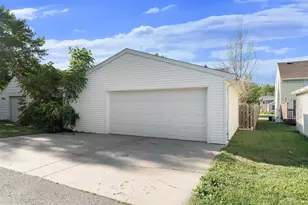 807 11th Ave NW, Austin, MN 55912 - Photo 2