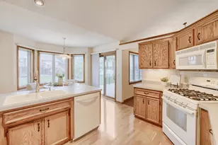 17390 Greenview Cir, Lakeville, MN 55044 - Photo 10