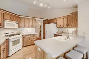 17390 Greenview Cir, Lakeville, MN 55044 - Photo 12