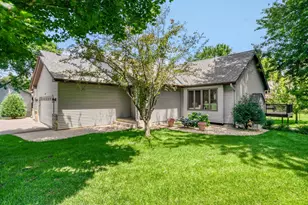 17390 Greenview Cir, Lakeville, MN 55044 - Photo 2