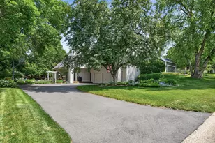 10984 Jackson Dr, Eden Prairie, MN 55347 - Photo 2