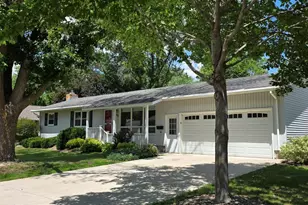102 Southview Dr, Marshall, MN 56258 - Photo 2