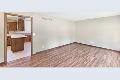 102 Southview Drive, Marshall, MN 56258 - Photo 6