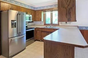 102 Southview Dr, Marshall, MN 56258 - Photo 10