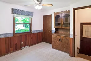 102 Southview Dr, Marshall, MN 56258 - Photo 8
