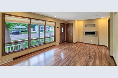 102 Southview Drive, Marshall, MN 56258 - Photo 4