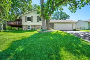 6715 Ashton Ave NE, Fridley, MN 55432 - Photo 2