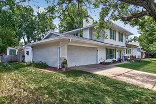 1094 Lowell Dr, Apple Valley, MN 55124 - Photo 2