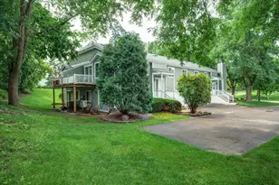 5653 Pompano Dr, Hopkins, MN 55343 - Photo 2
