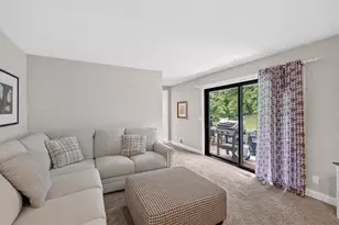 10351 Wildwood Cir, Bloomington, MN 55437 - Photo 12