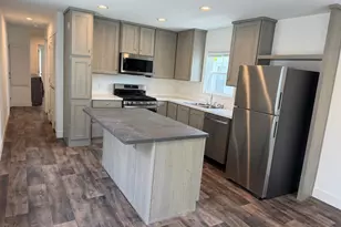 1611 6th Ave E, Alexandria, MN 56308 - Photo 2